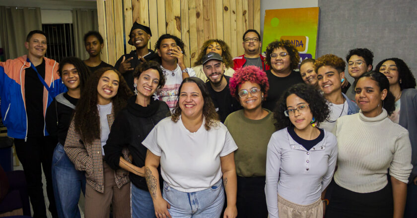 Aula aberta com jornalistas periféricos inspira jovens comunicadores na zona sul de SP