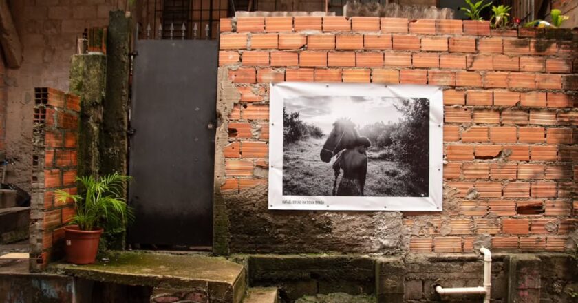 Favela Monte Azul se transforma em galeria a céu aberto com o Festival FotoBeco