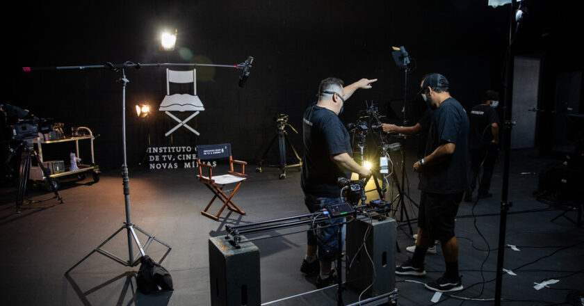 Programa oferece 120 bolsas para jovens da capital se formarem em audiovisual
